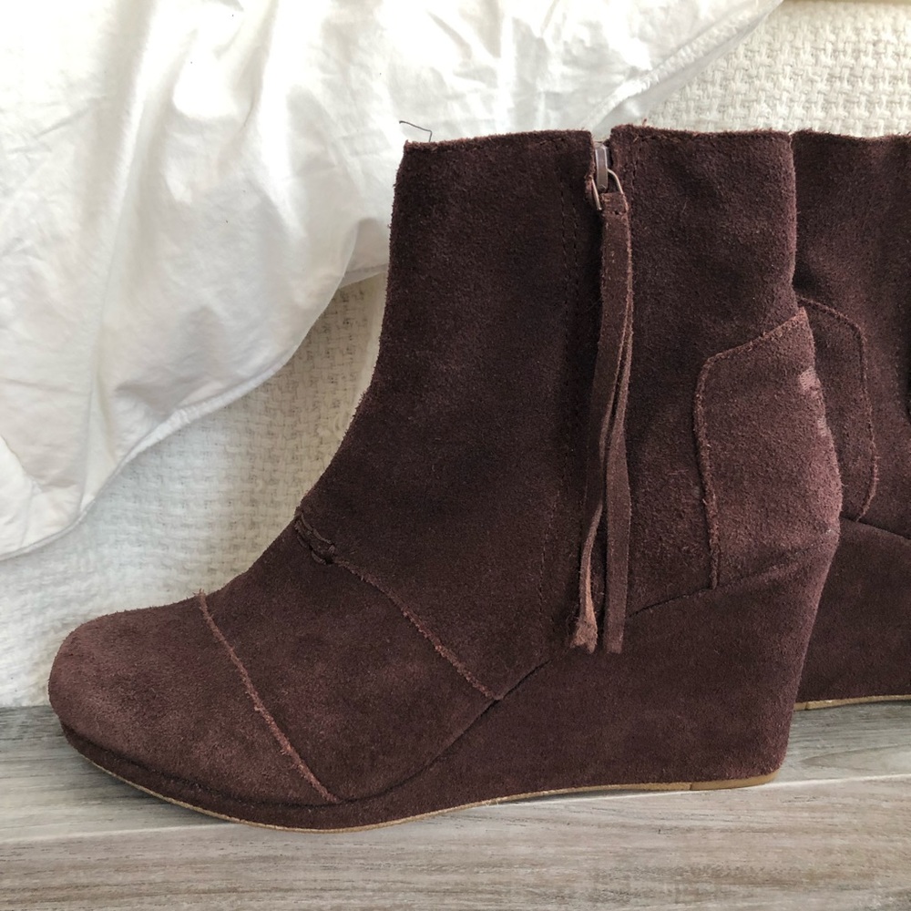 TOMS suede-like booties size 9W